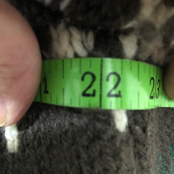 Womens Cream and Green Wool Sweater. Size Large. - Picture 4 of 6